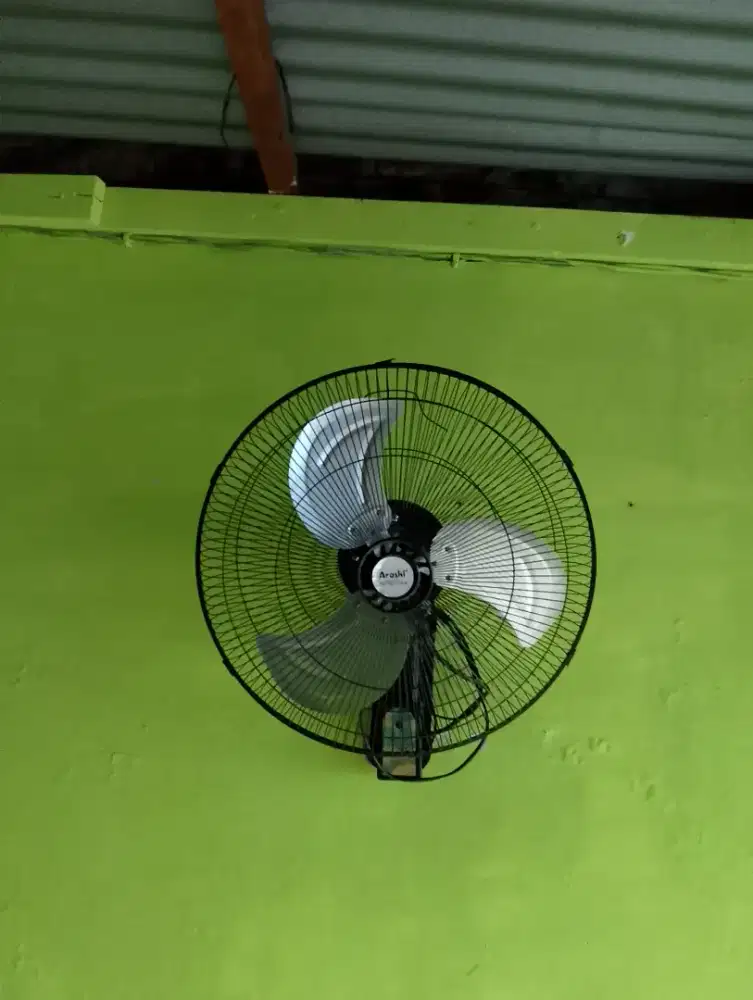 Kipas angin dinding merk Arashi 18 inc pakai remote