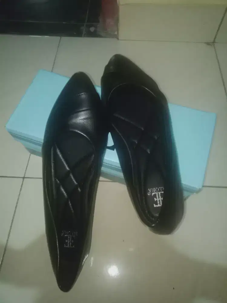 Flat Shoes hitam ELLORA ukuran 40
