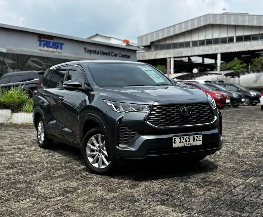 (Like New) Toyota Innova Zenix 2.0 V Bensin CVT 2023 Termurah