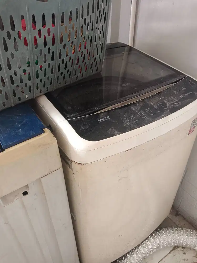 DUA MESIN CUCI BEKAS PAKAI RUSAK