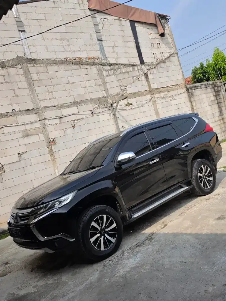 Mitsubishi Pajero Sport Dakar Black