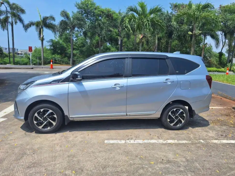 LOW DP - Daihatsu Sigra 1.2 R Deluxe Bensin-AT 2022