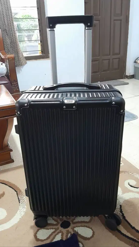 Koper Kabin Merk XSD ukuran 20 inchi Warna Hitam