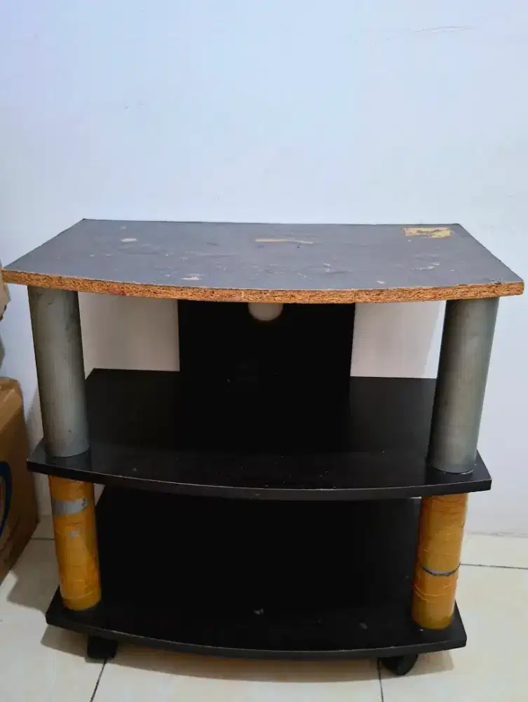 Jual cepat Meja TV bekas pakai