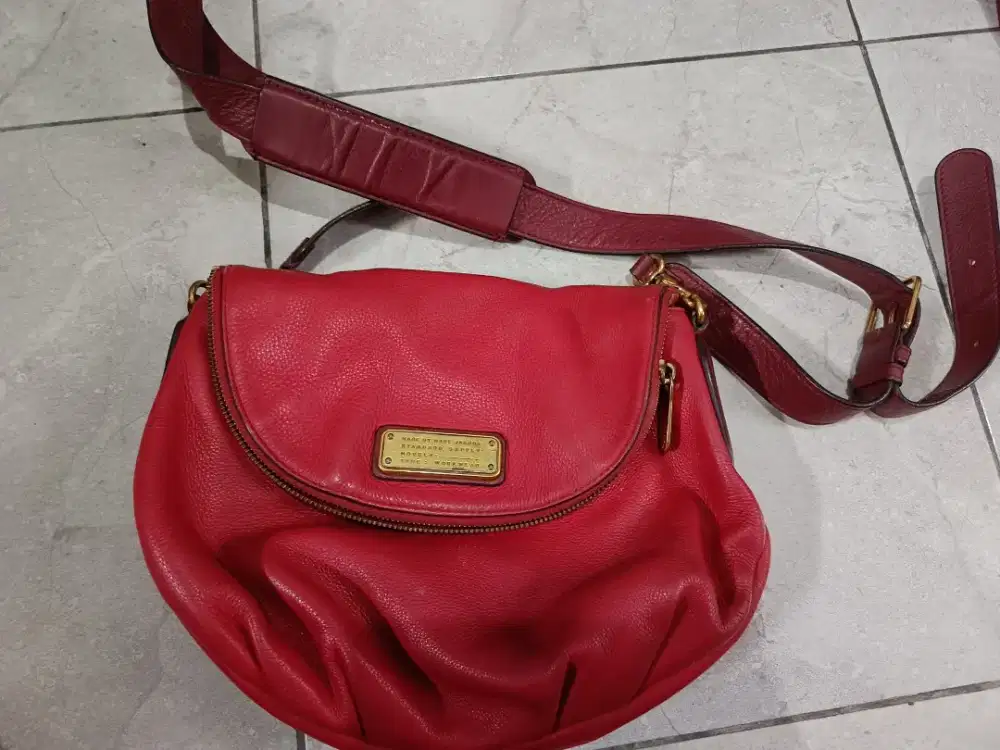 Sling Bag Kulit Marc Jacobs Warna Merah Bata