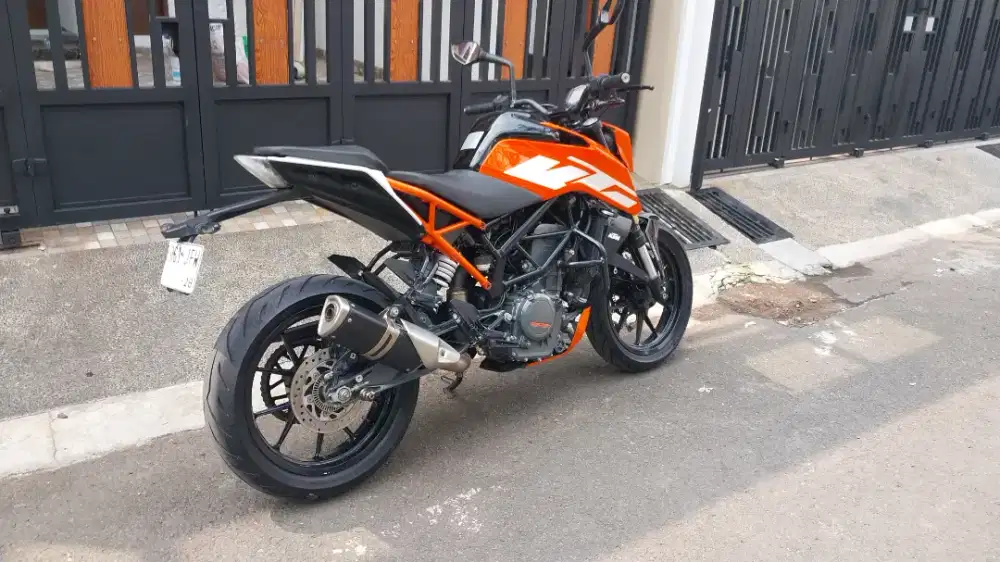 Ktm duke 250 orange