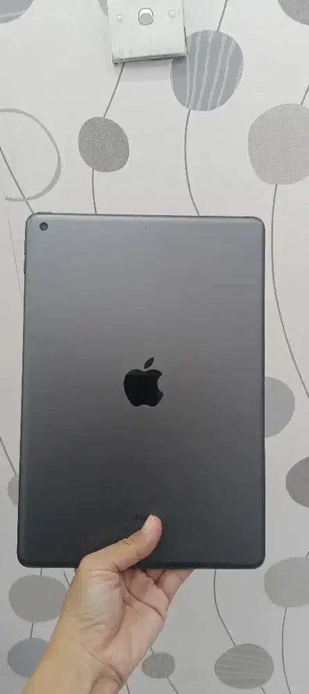 iPad gen 7 32GB iBox wifi only