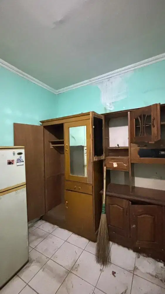 DIJUAL FURNITURE BEKAS - LEMARI 1 PINTU & KULKAS
