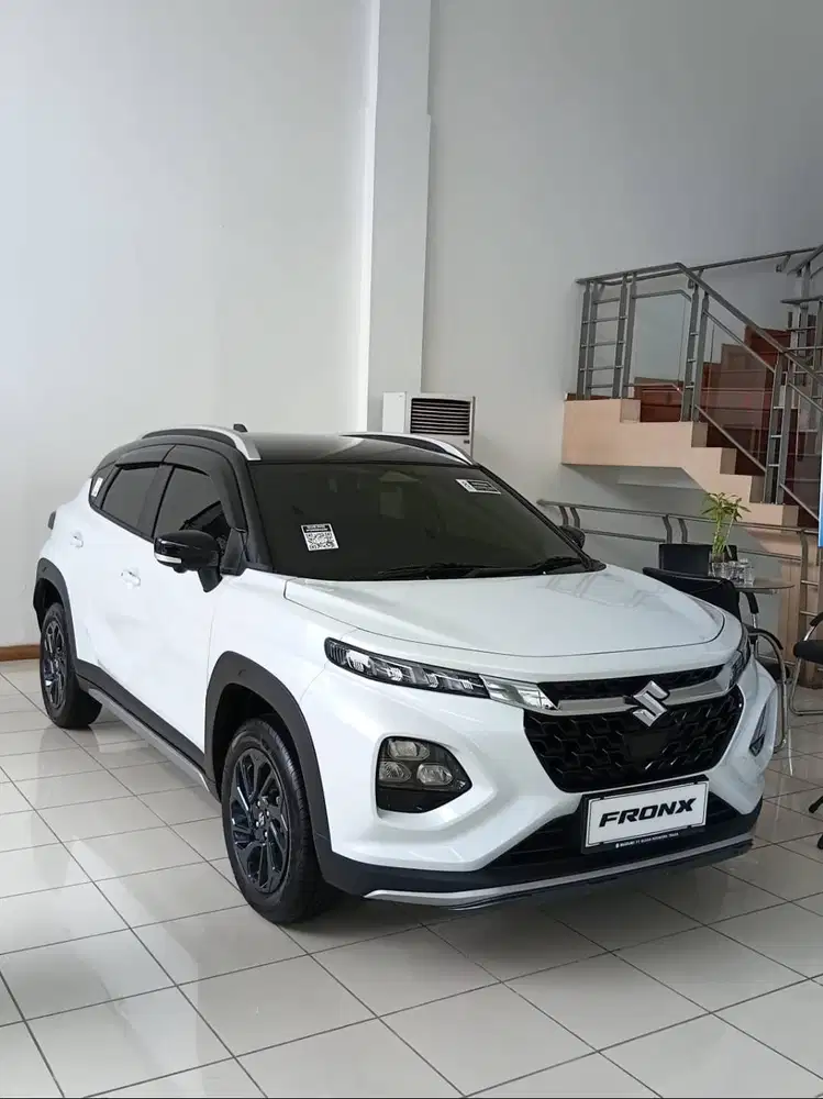Suzuki Fronx  Pearl snow white