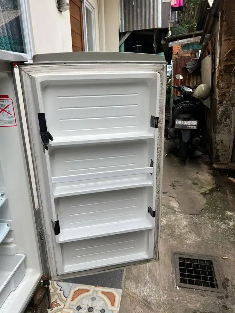 Jalan karet pasar baru barat II rt005/05 no 14