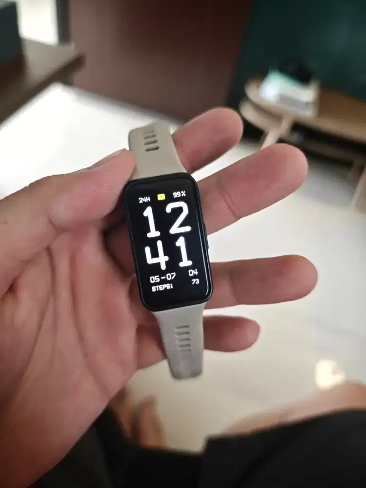 Smart watch Huawei band 8 mulus