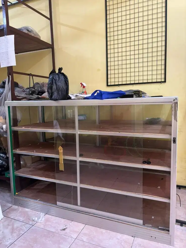 Etalase Kaca Aluminium Murah BU – Besar, Kokoh, Siap Pakai!