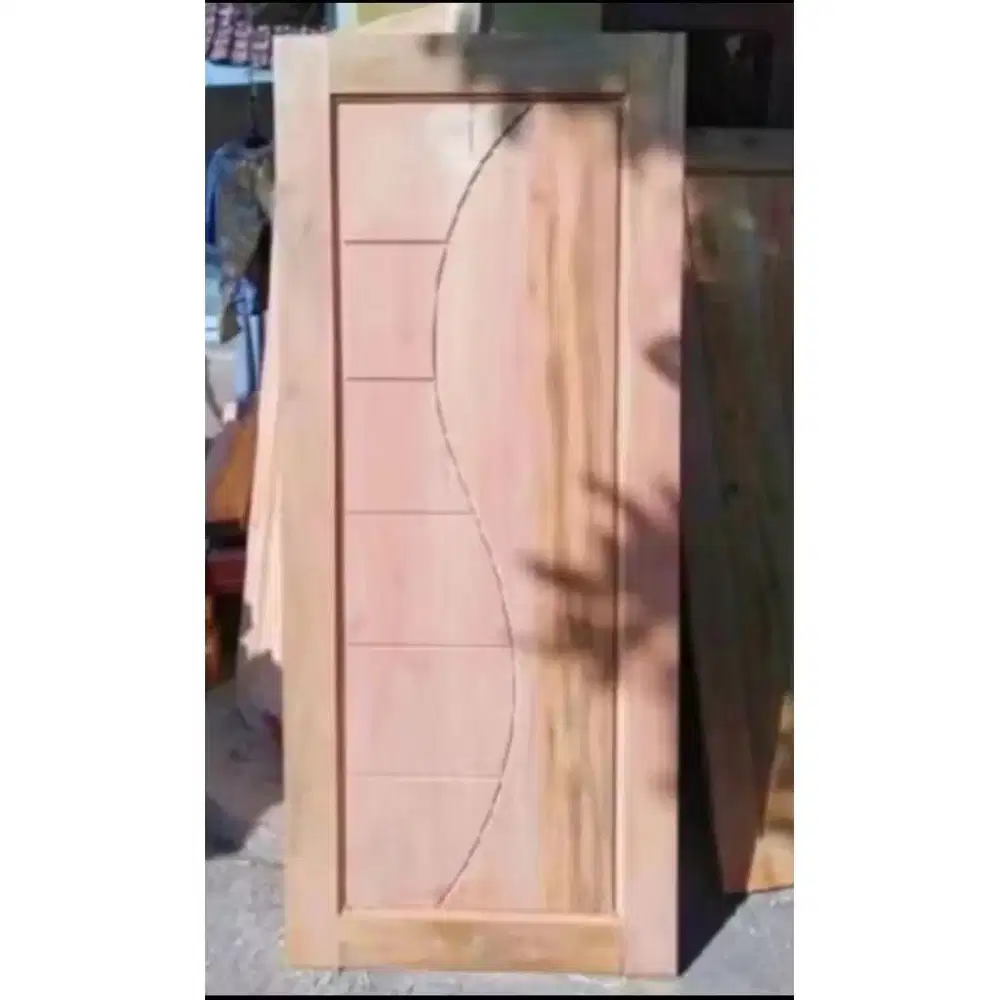 Pintu kayu mahoni