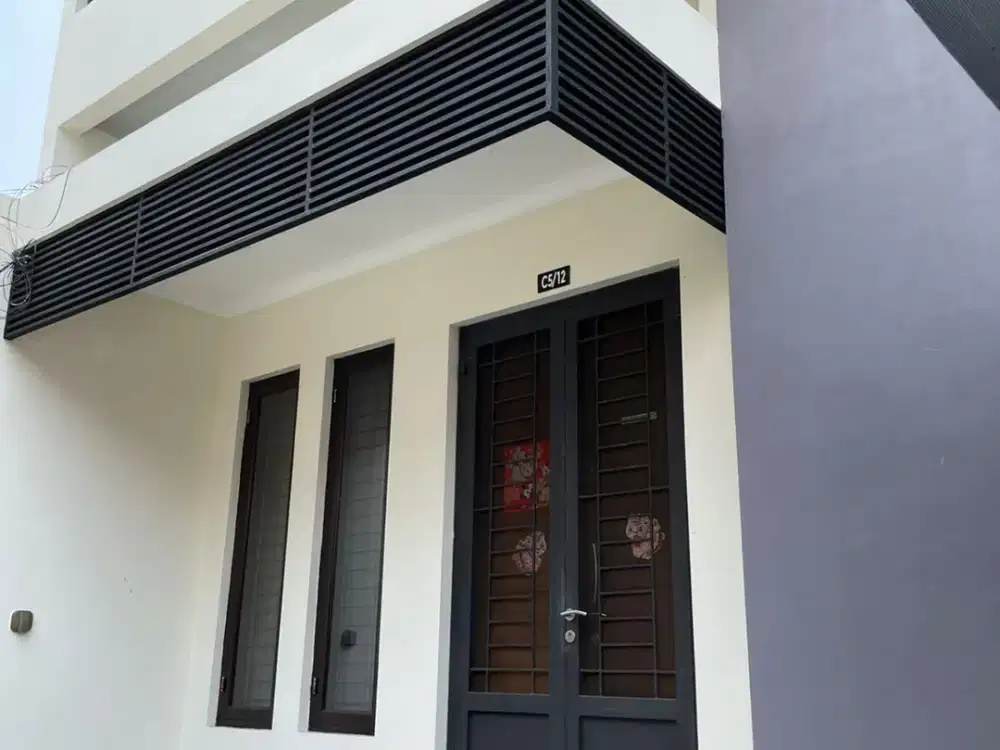 Dijual Rumah di Taman Duta Mas, Uk.9x17m2, Semi Furnish, Selatan