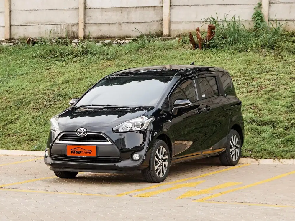 Toyota Sienta V 1.5 Matic Hitam Metalik 2018