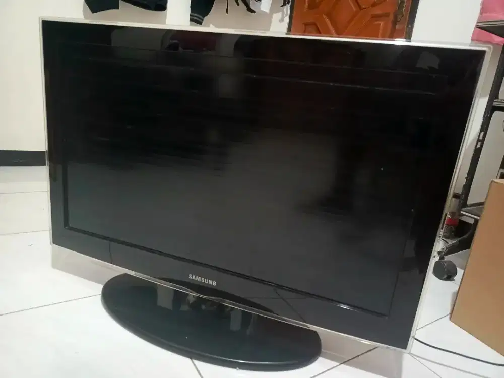 SAMSUNG LCD 32 INCH
