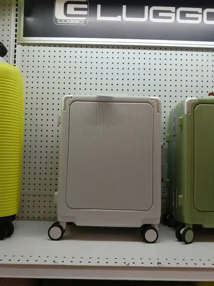 LUGGAGE AUDREY WIDE TROLLEY