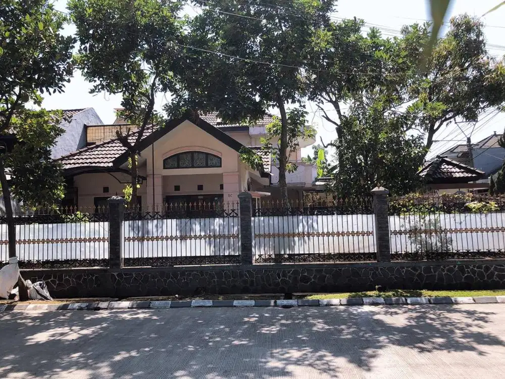 Dijual Rumah SHM 5KT 4KM Luas 360m² Nyaman & Strategis