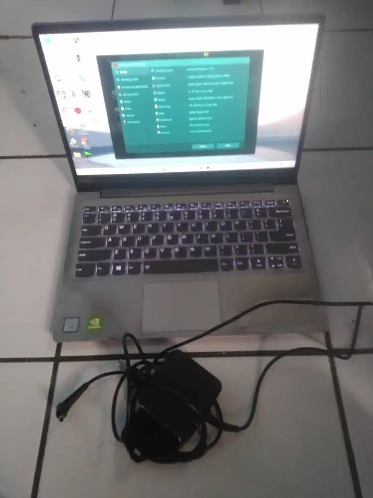 Lenovo i5 Gen 8 Ram 8gb SSD 25gb layar 13inch normal