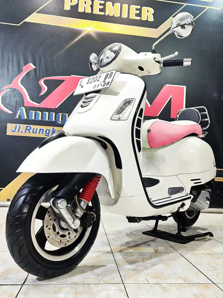 Piaggio Vespa GTS 150 REG 2018 odo 7rb anugerah motor rungkut