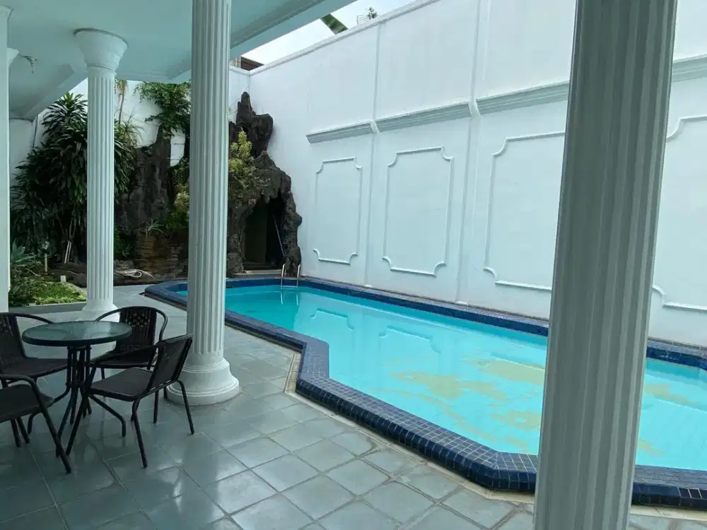 Disewakan Rumah di East Kuningan Jaksel, Lt.500m2,Fully Furnished
