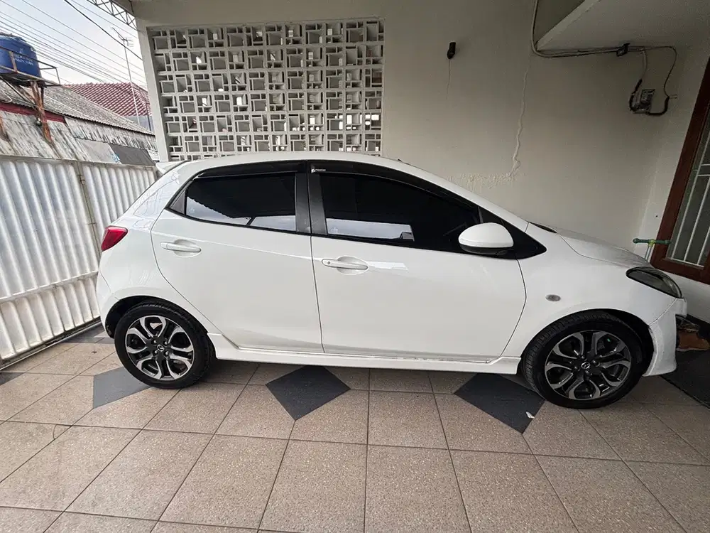 Mazda 2 2010 Bensin