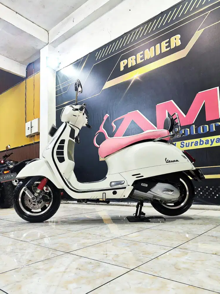 Cek motor Piaggio Vespa GTS 150 REG 2018 odo 7rb limited edition