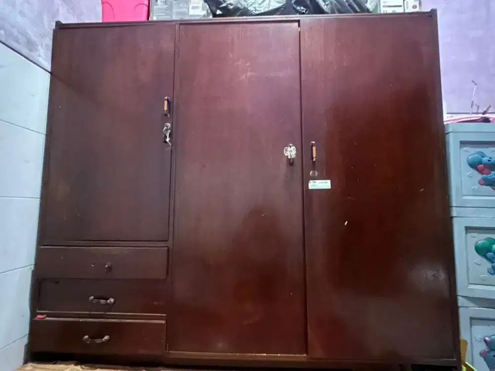 Lemari jati asli