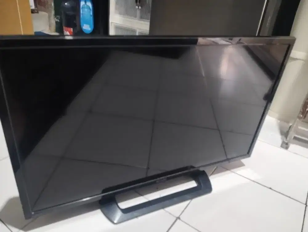 TV Sharp analog 32inch second dengan android Tv Box C98