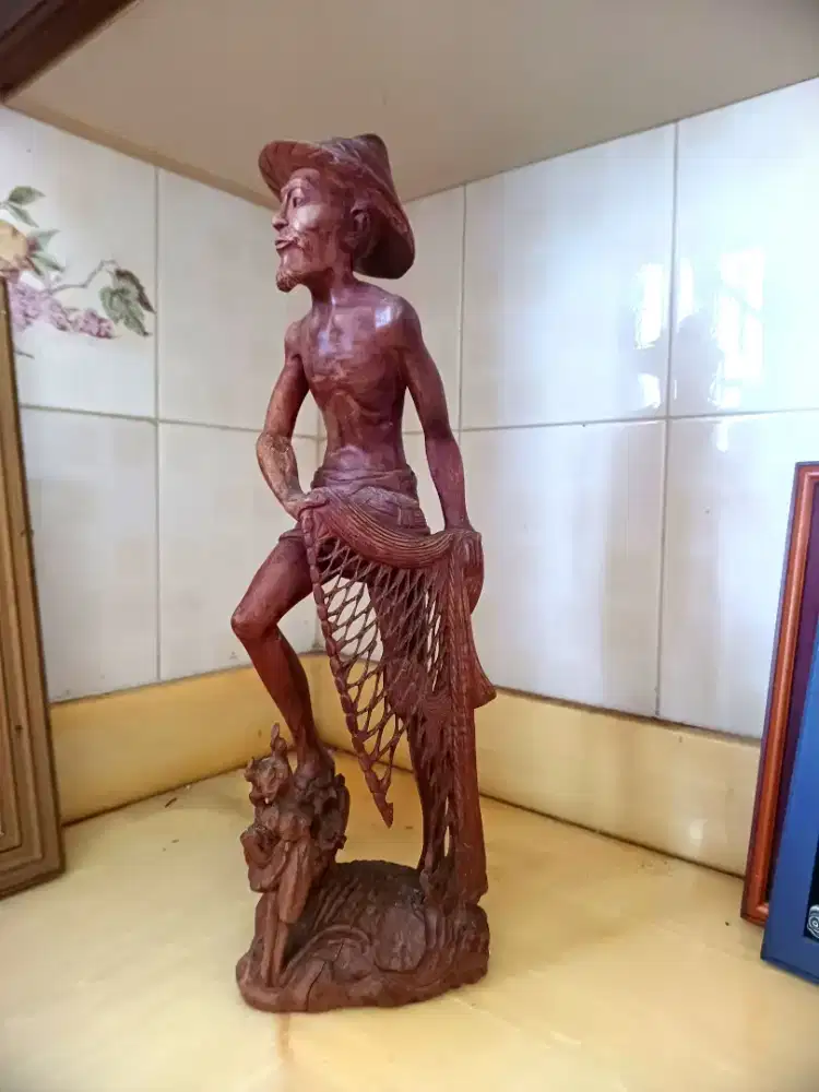 Patung Nelayan Tebar Jala Bahan Kayu Jati