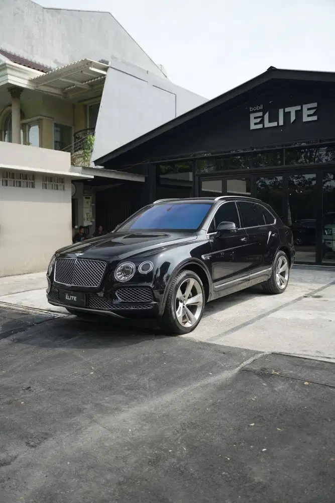2018 Bentley Bentayga W12 Beluga Black