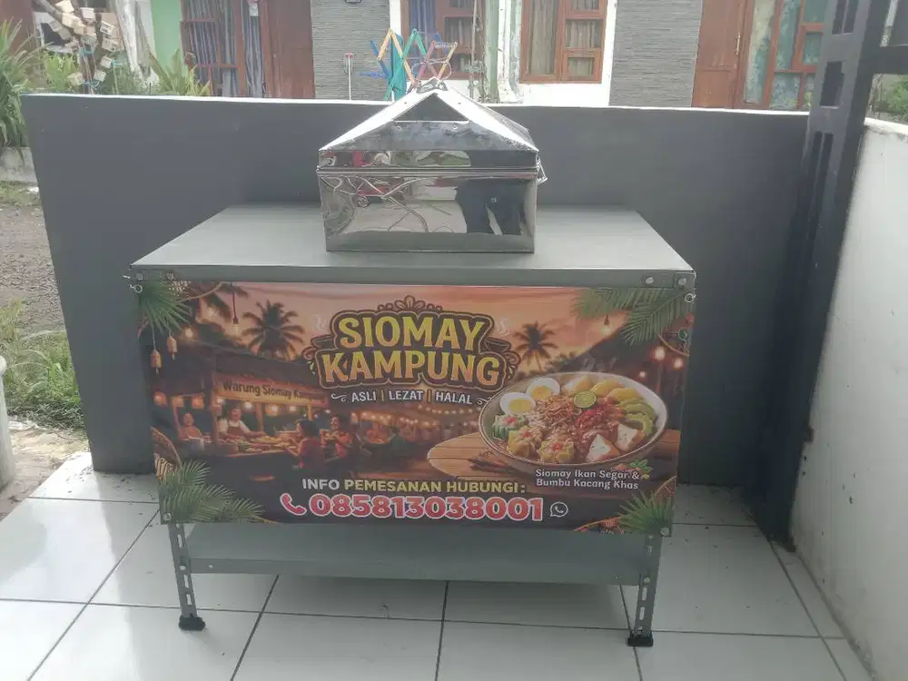 Meja besi dan kukusan