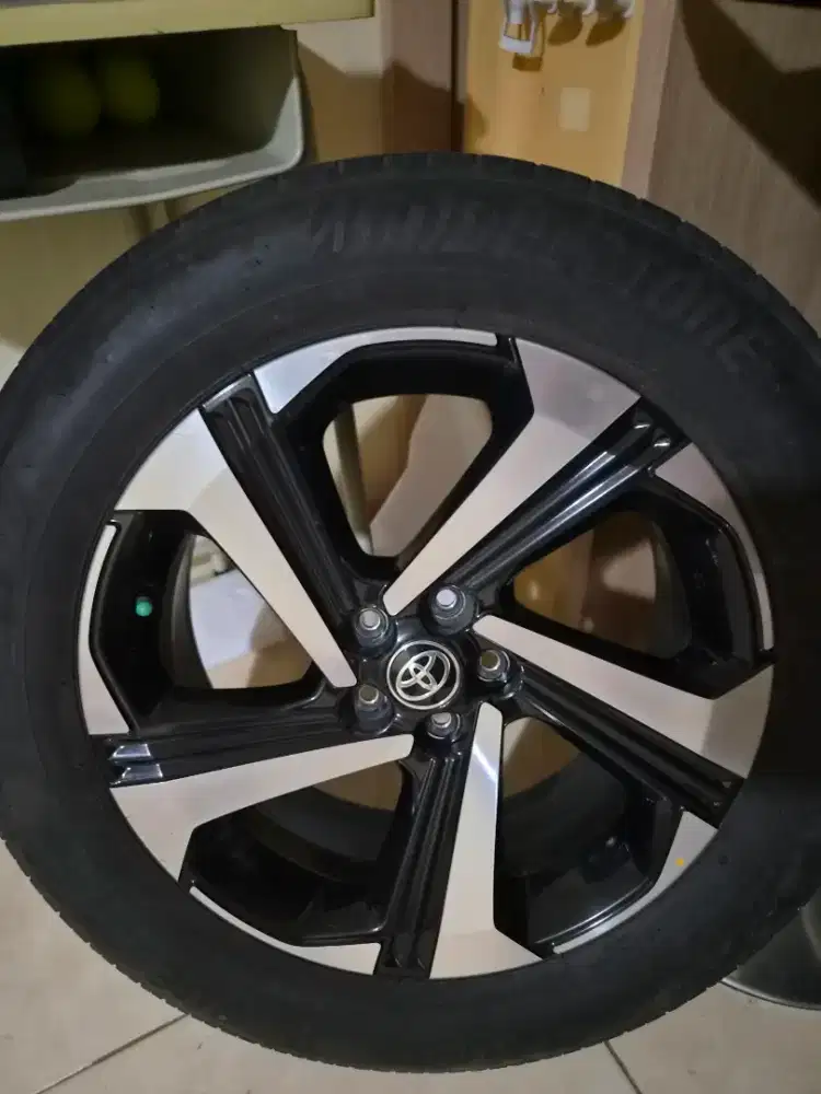 Velg Yaris Cross R17 + Ban Bridgestone Alenza
