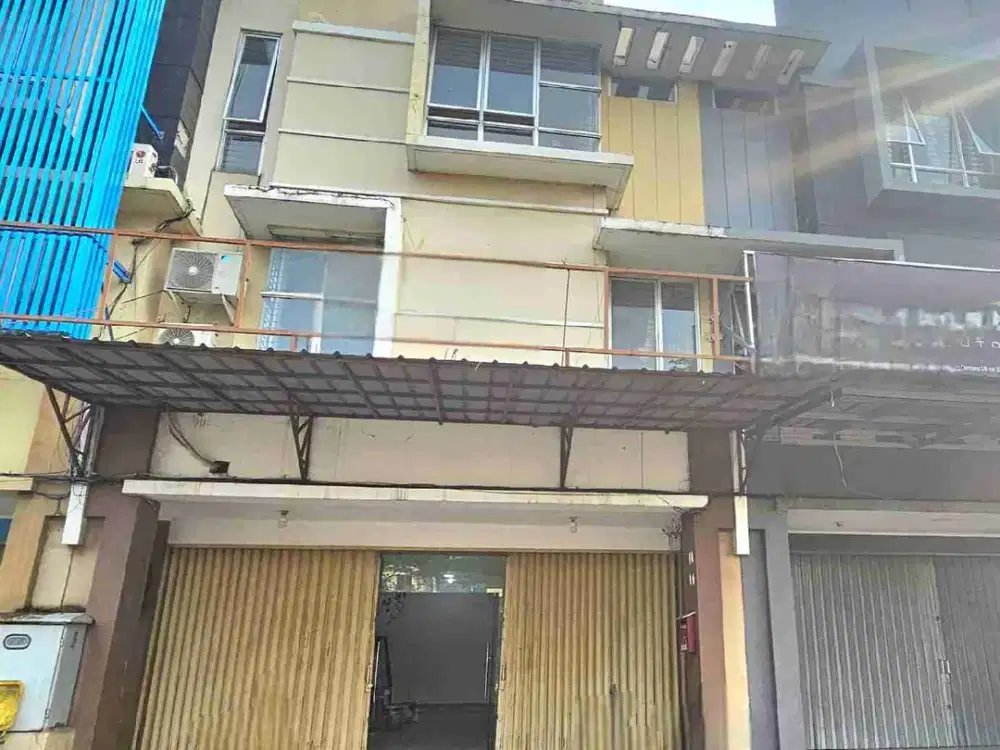 DISEWAKAN Ruko Cemara  Harapan Indah Bekasi