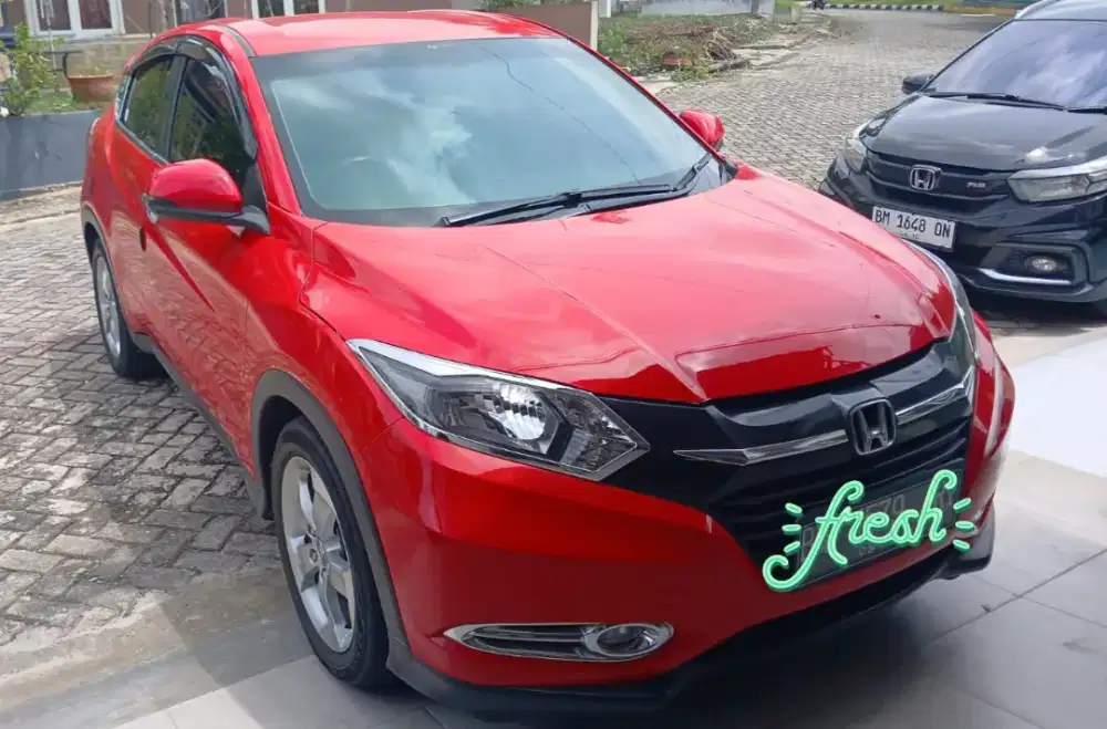 HR-V  E CVT Merah