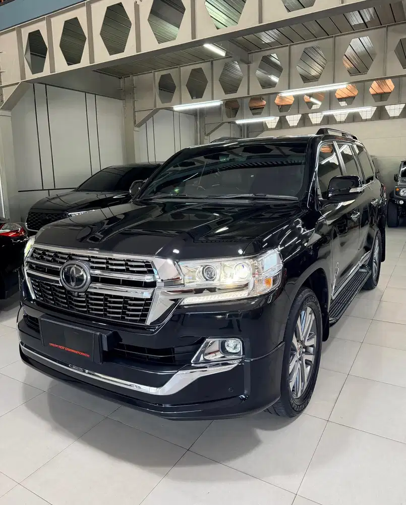 [ LOW KM ] Land Cruiser VXR200 V8 ATPM 2019 facelift