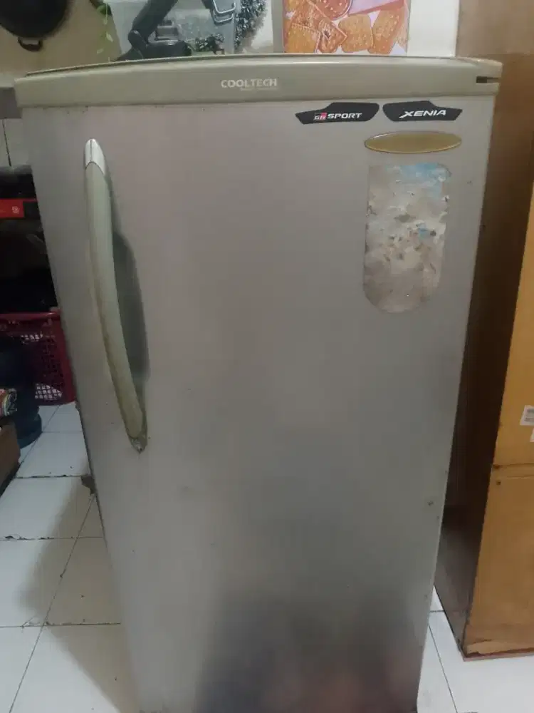 Kulkas samsung warna abu-abu