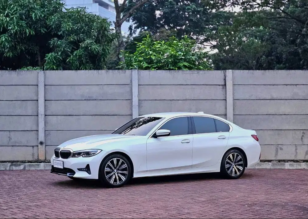 Low Odo BMW 320i Sport 2022 White