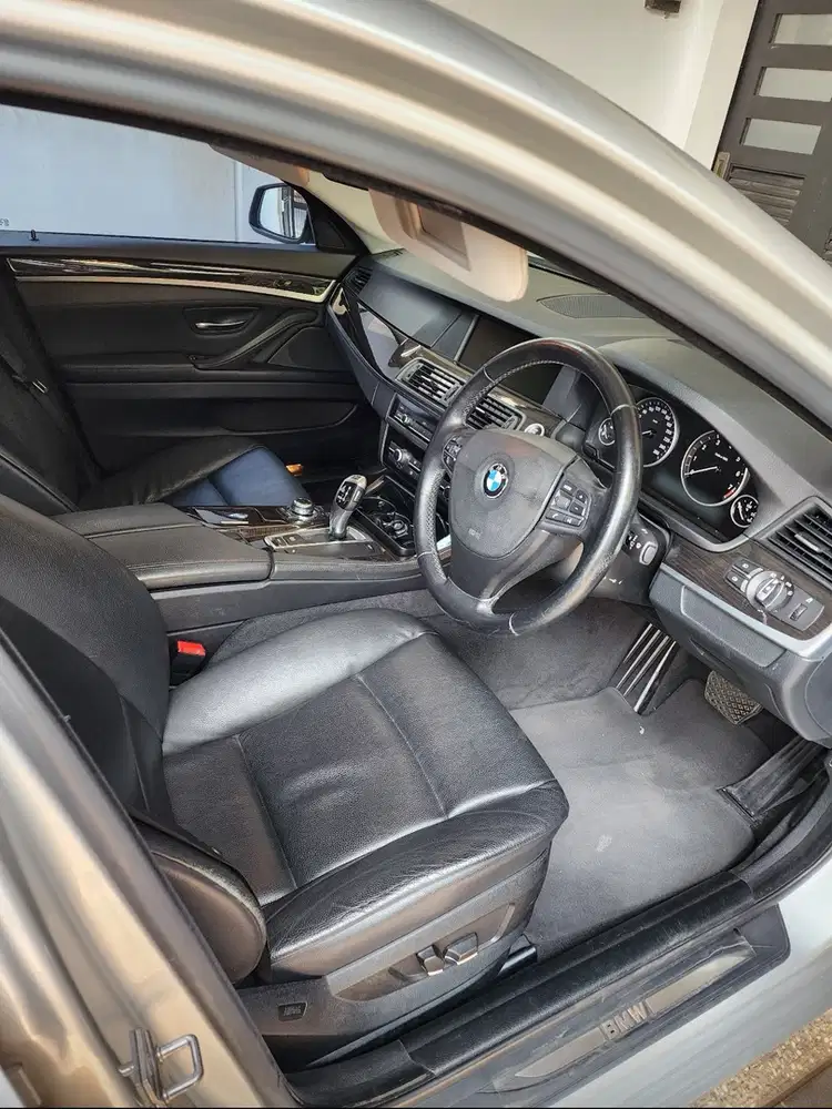 BMW 528i 2010 Bensin
