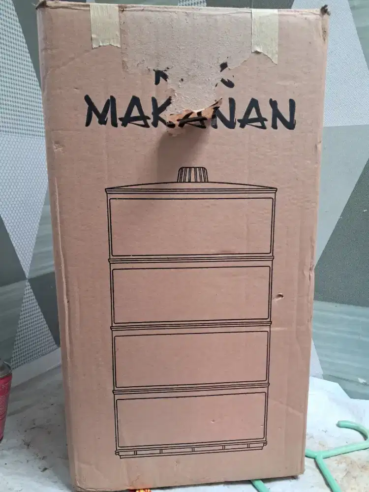 Rak makan plastik bertingkat