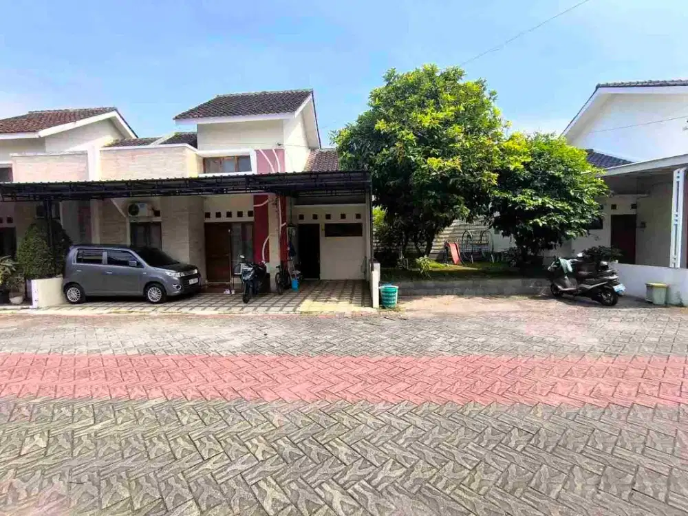 Rumah Cantik Carport 2 mobil di Cluster Gawanan