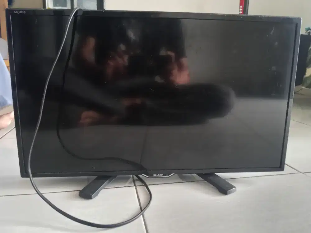 LED tv Sharp 24 inci ( kondisi lcd tompel )