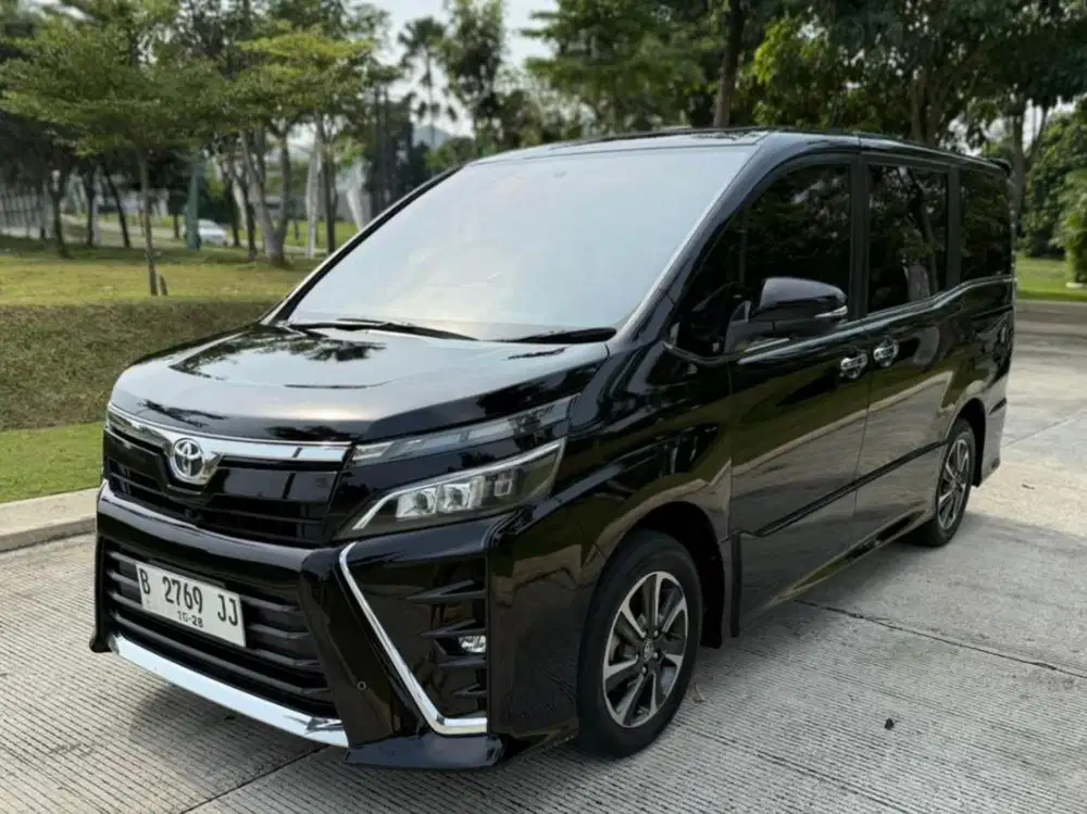 Toyota Voxy 2018 Hitam