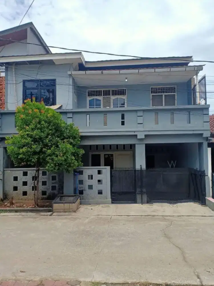 Di jual rumah 2 lantai dalam komplek di jatiasih