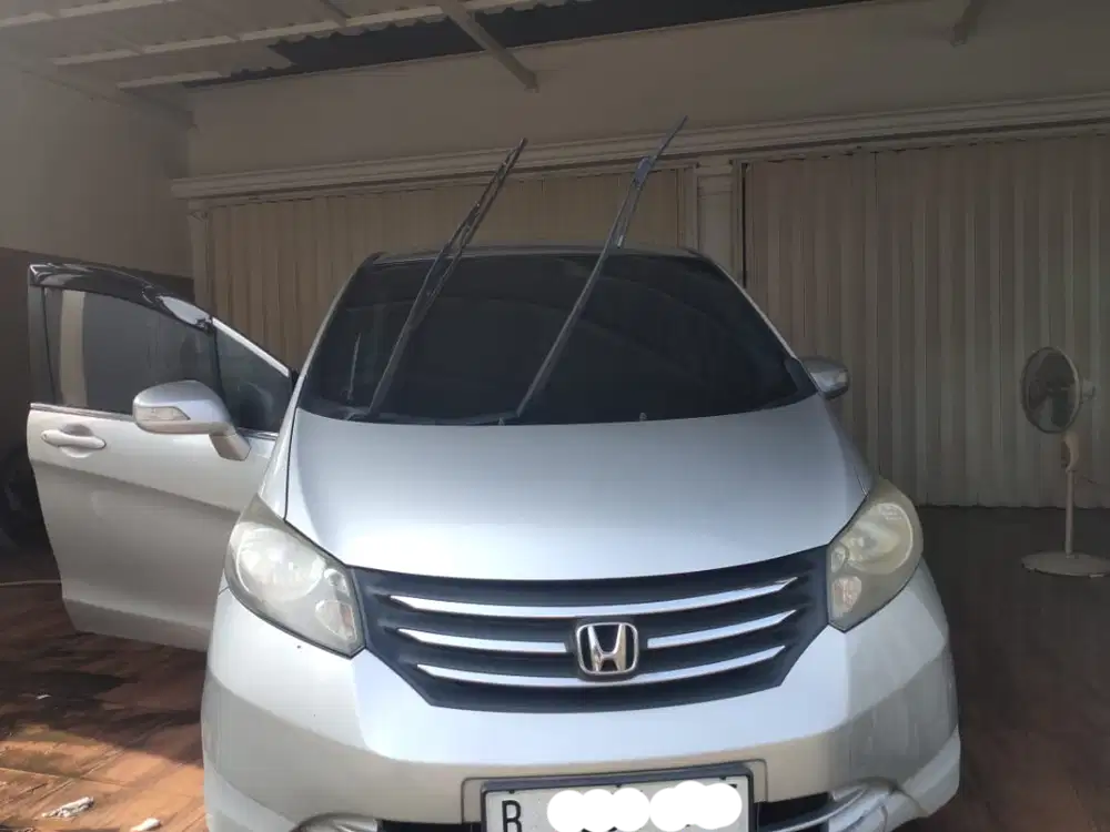 DIJUAL CASH/KREDIT HONDA FREED PSD TAHUN 2012