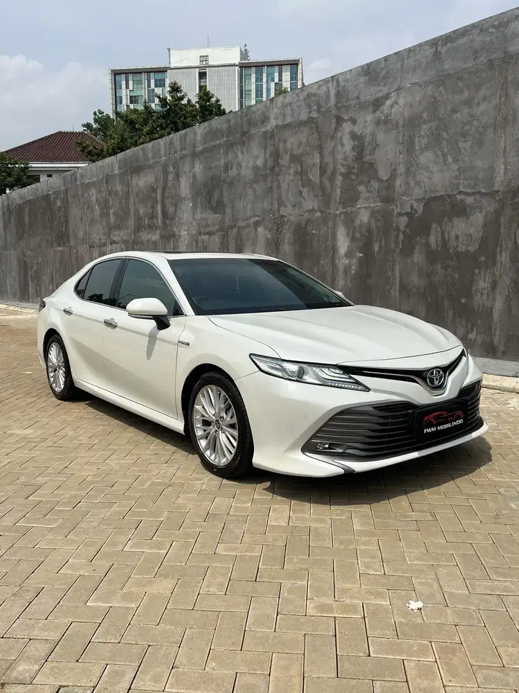 Toyota camry hybrid AT 2020 siap pakai , mulusss