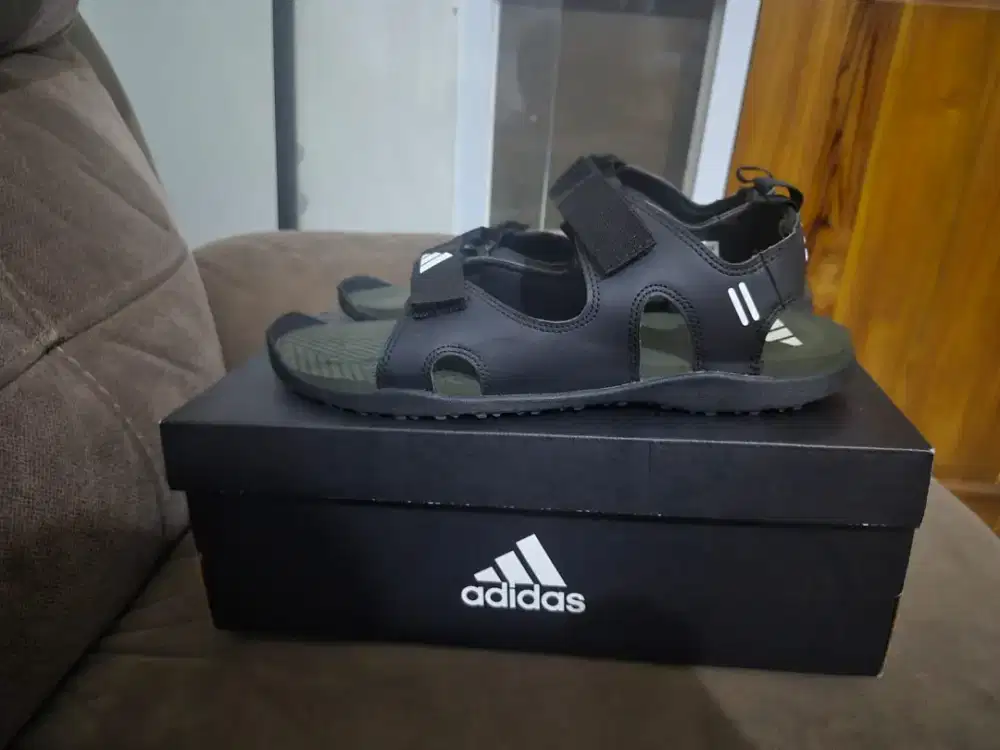 Sandal Adidas Size 42