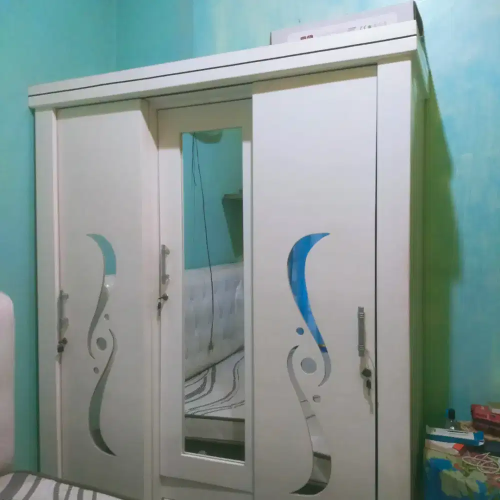 Lemari kayu minimalis white