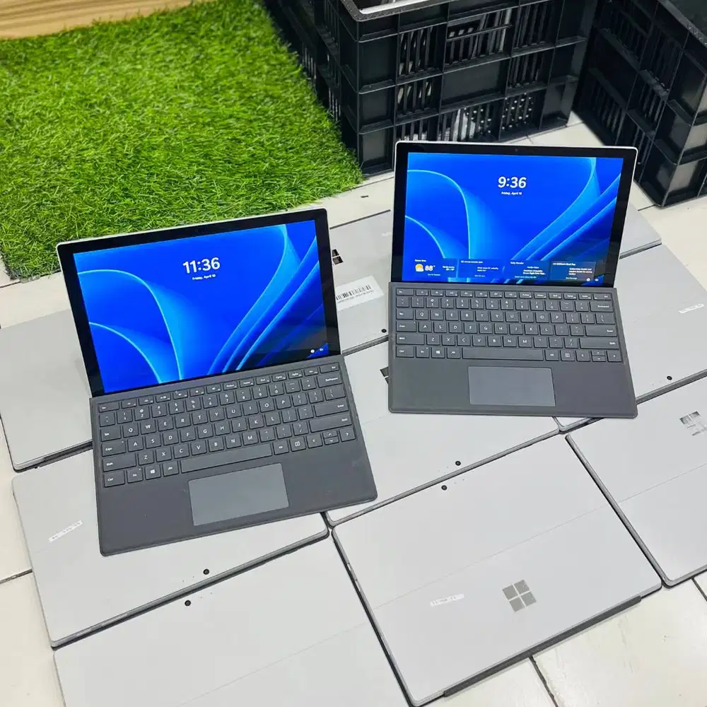 MICROSOFT SURFACE PRO 5 Core i5 Gen 7 8GB/256GB Layar 12.5 inch *RDC