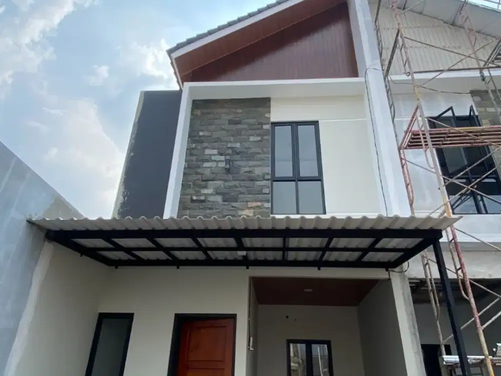 RUMAH JAKARTA TIMUR 2 LANTAI 800 JUTAAN DEKAT TMII SHM DALAM CLUSTER